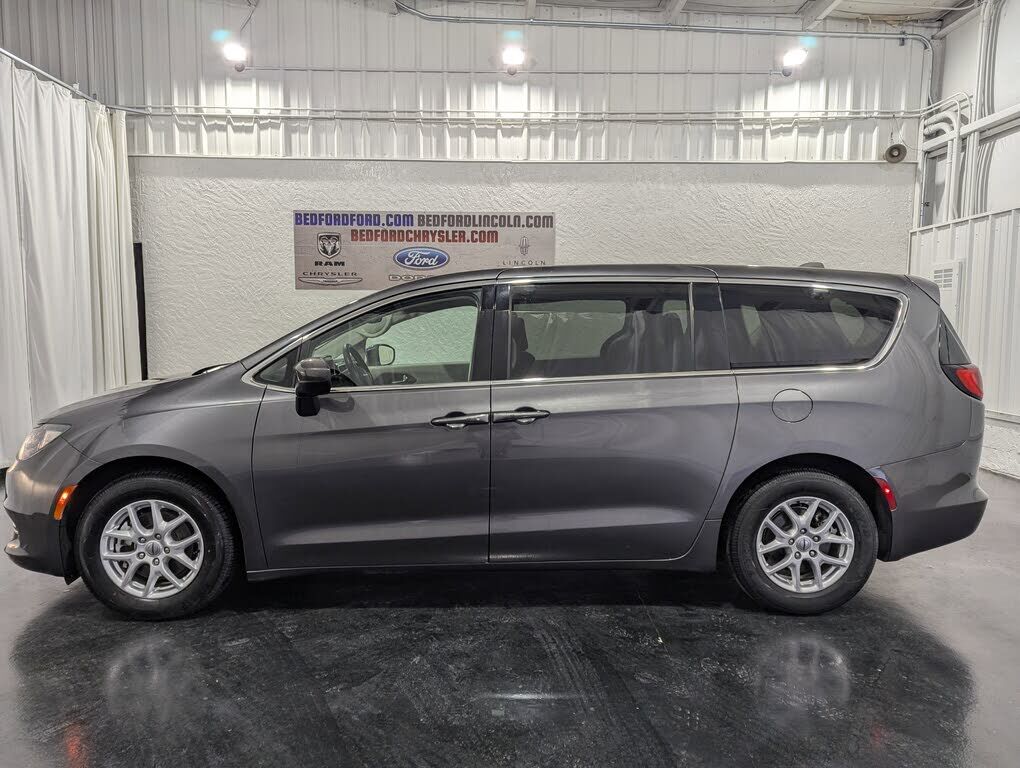 2023 CHRYSLER Voyager