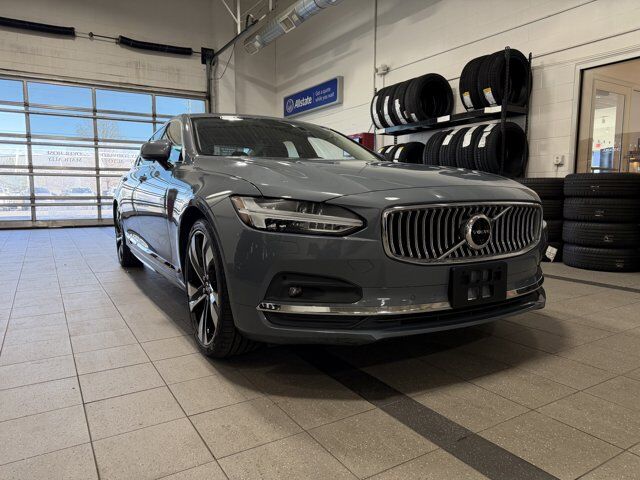 2023 VOLVO S90