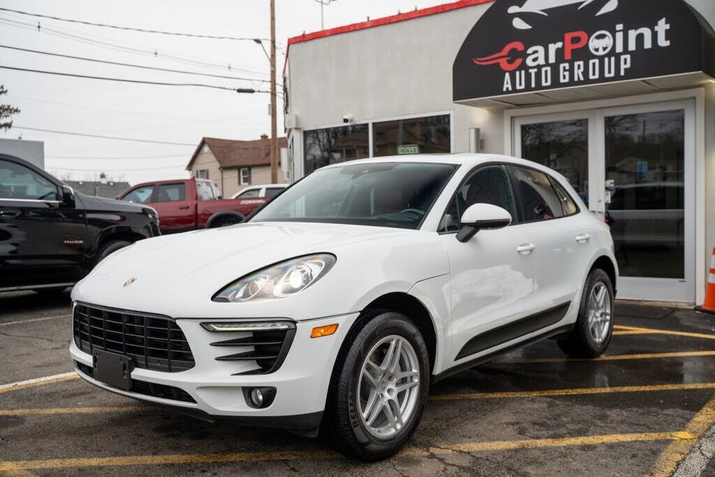 2018 PORSCHE Macan