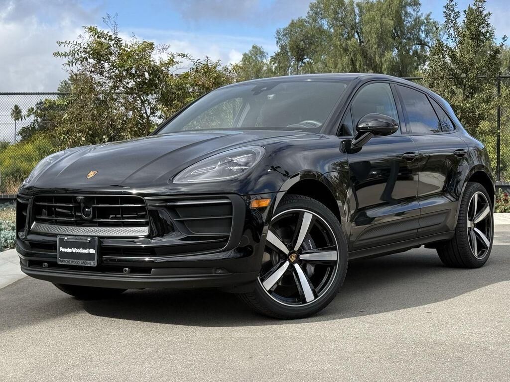 2025 PORSCHE Macan