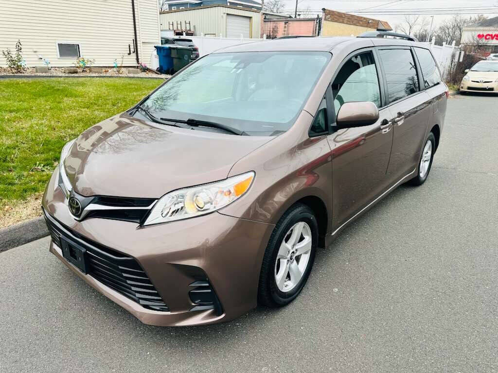 2019 TOYOTA Sienna