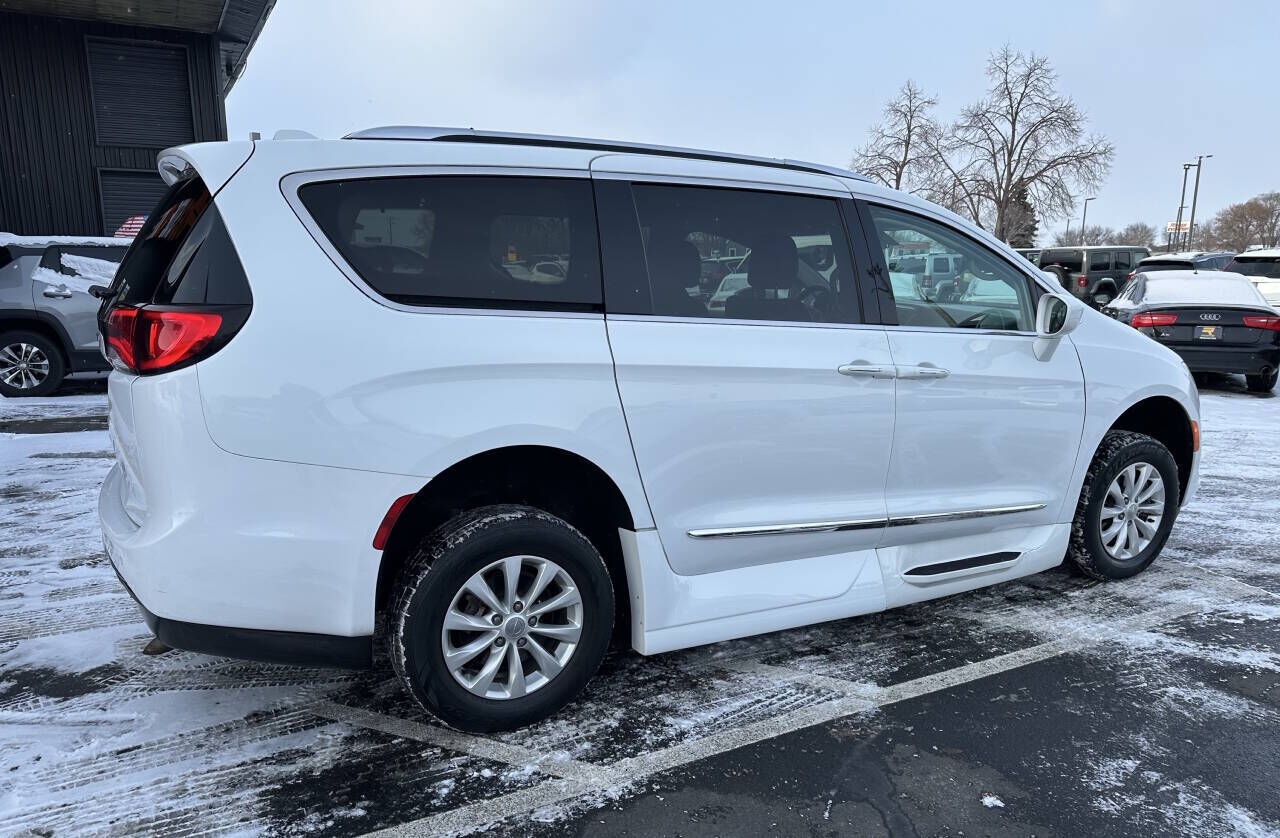 2019 CHRYSLER Pacifica
