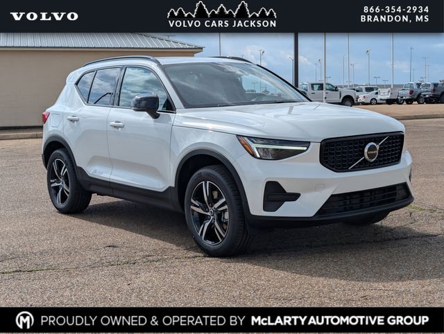 2026 VOLVO XC40