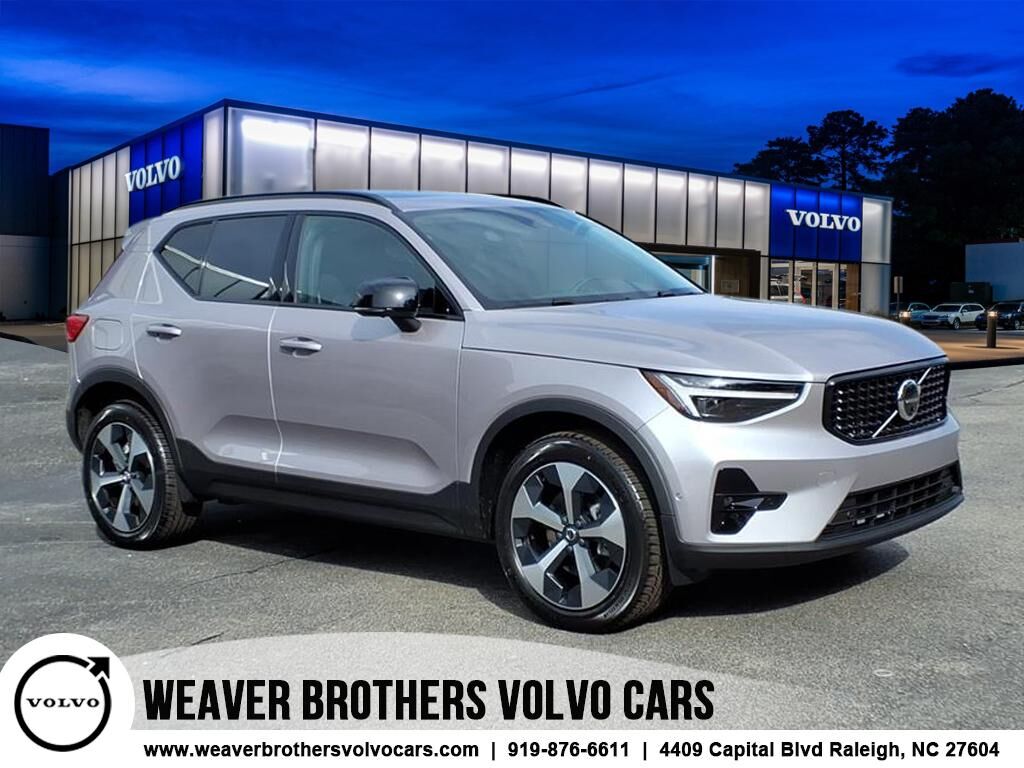 2026 VOLVO XC40