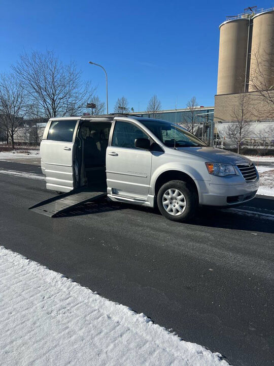 2010 CHRYSLER Town and Country