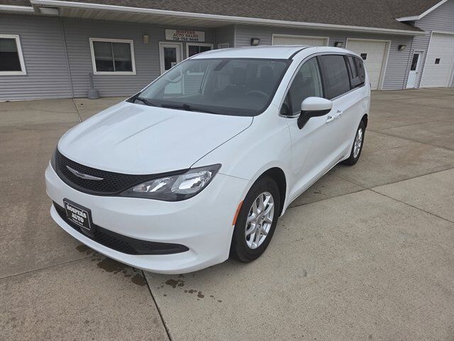 2022 CHRYSLER Voyager