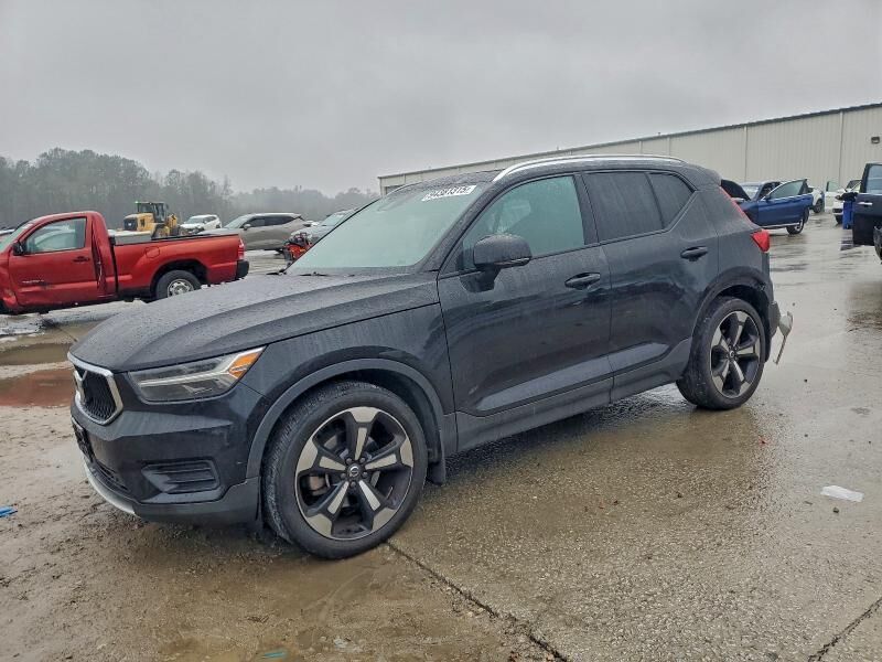 2019 VOLVO XC40