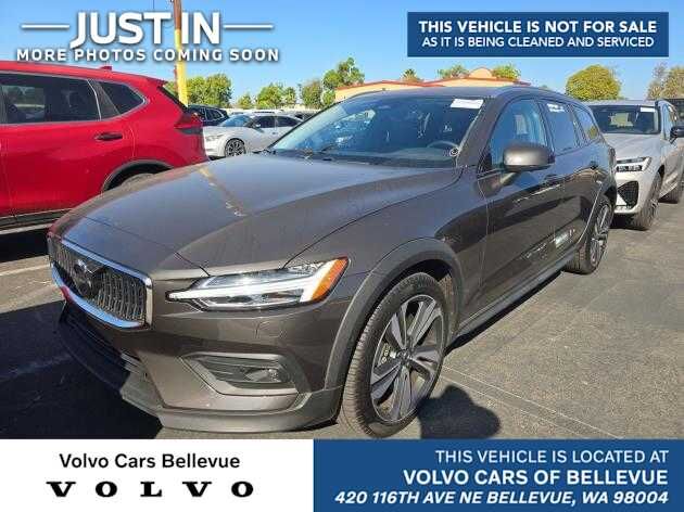 2025 VOLVO V60CC