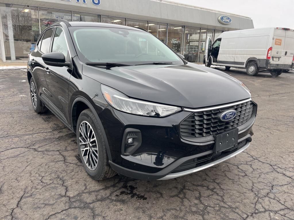 2024 FORD Escape