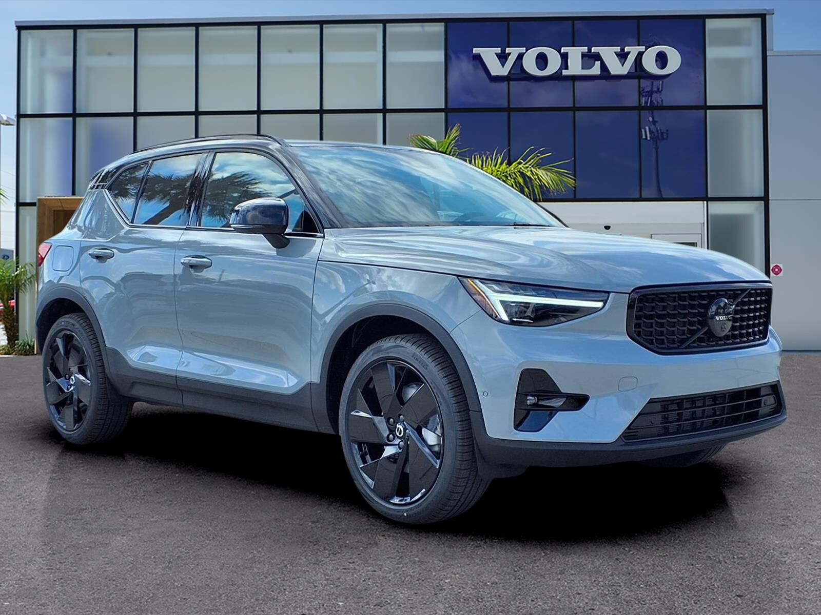 2026 VOLVO XC40
