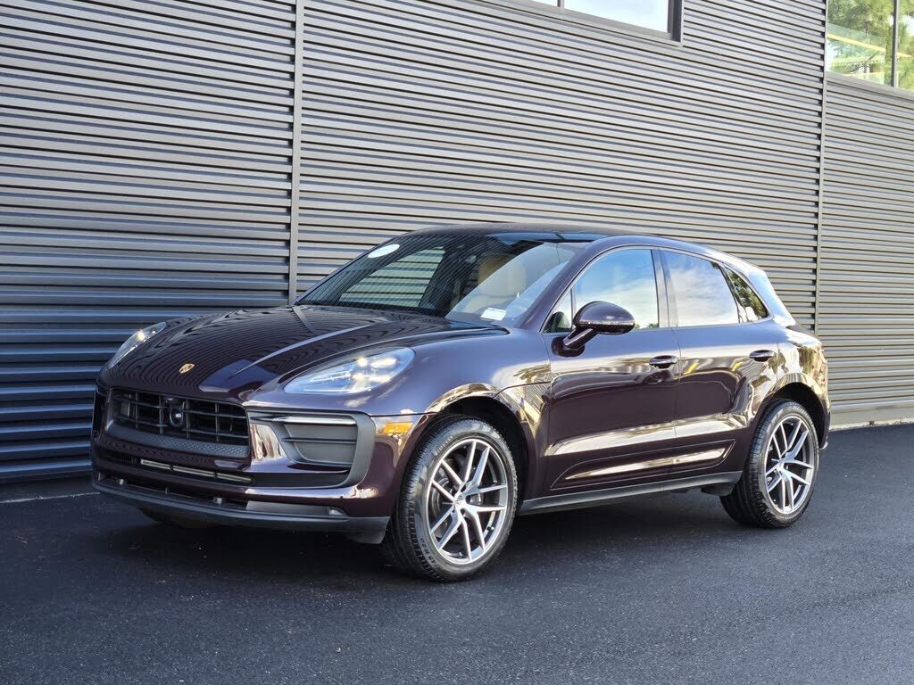 2025 PORSCHE Macan
