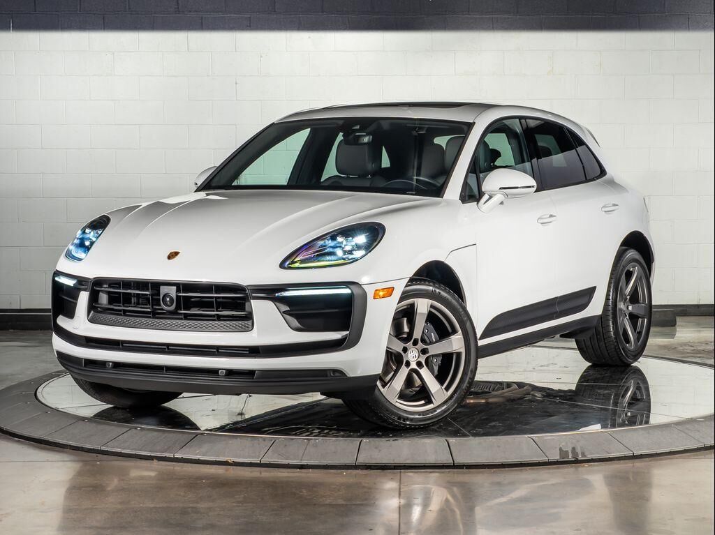 2026 PORSCHE Macan