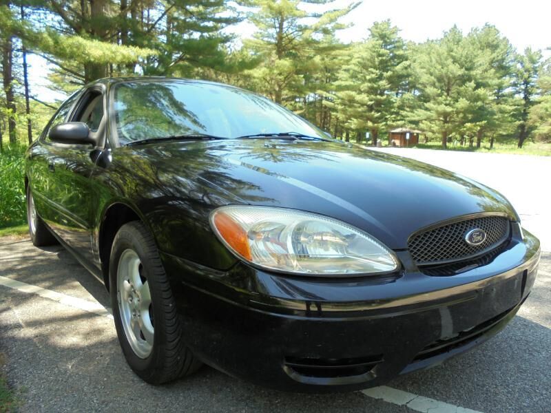2005 FORD Taurus