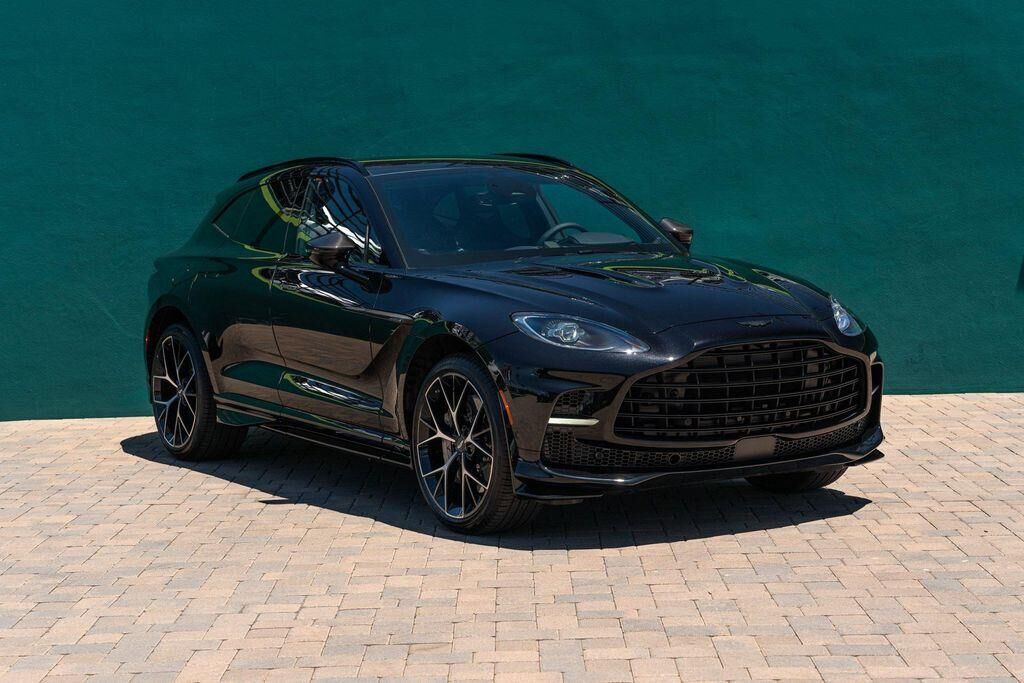 2025 ASTON MARTIN DBX