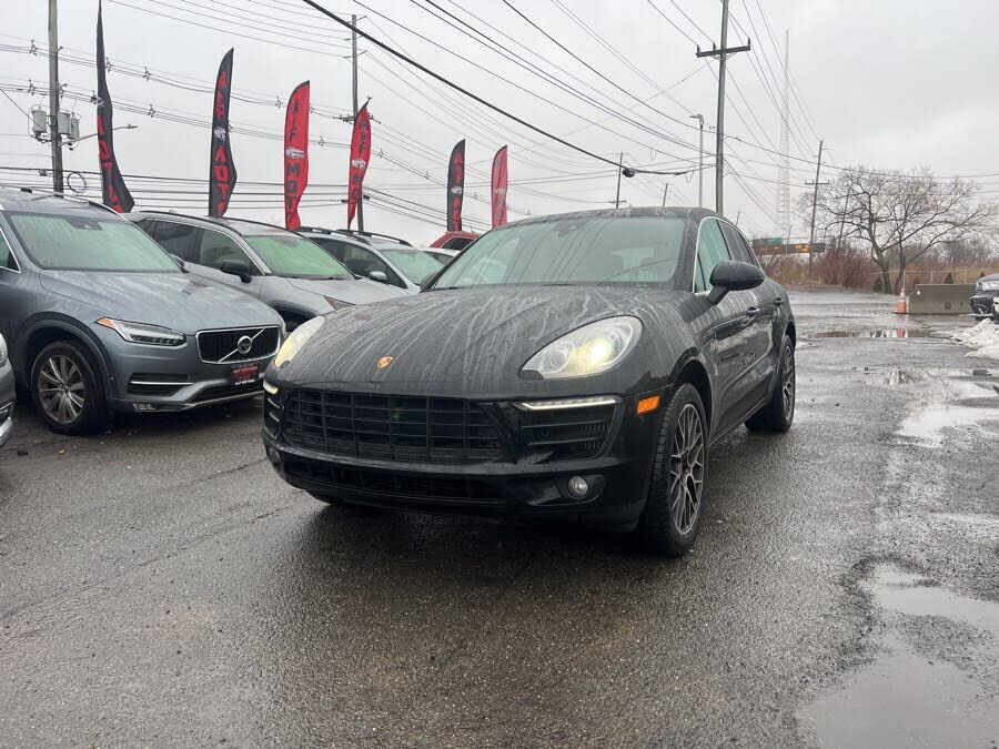 2017 PORSCHE Macan
