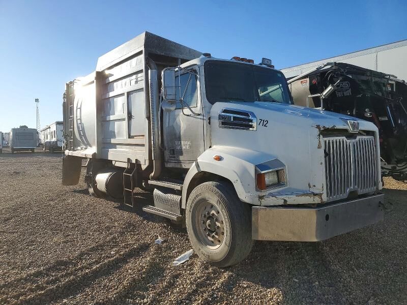 2015 WESTERN STAR 4700
