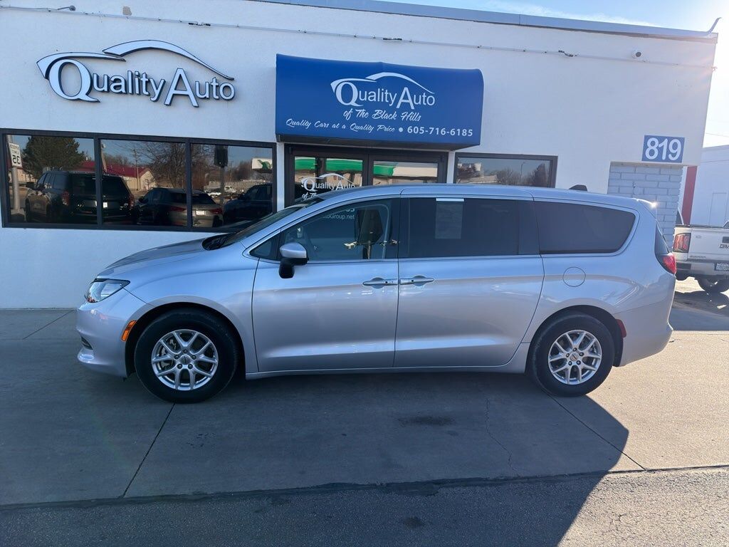 2023 CHRYSLER Voyager