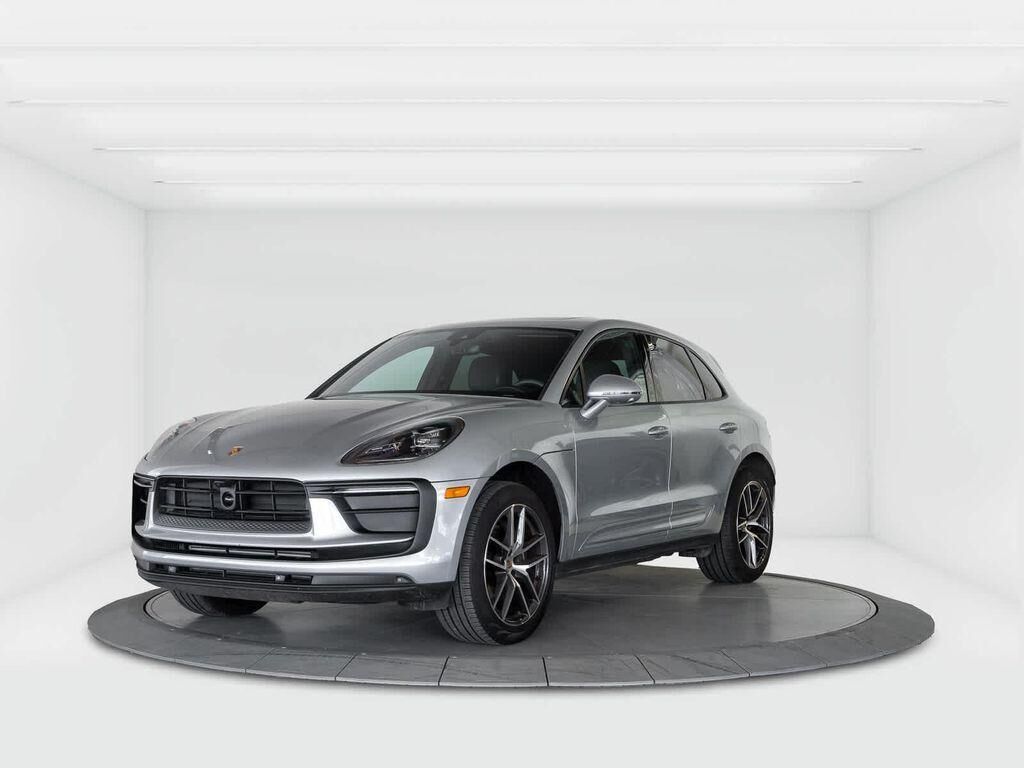 2025 PORSCHE Macan