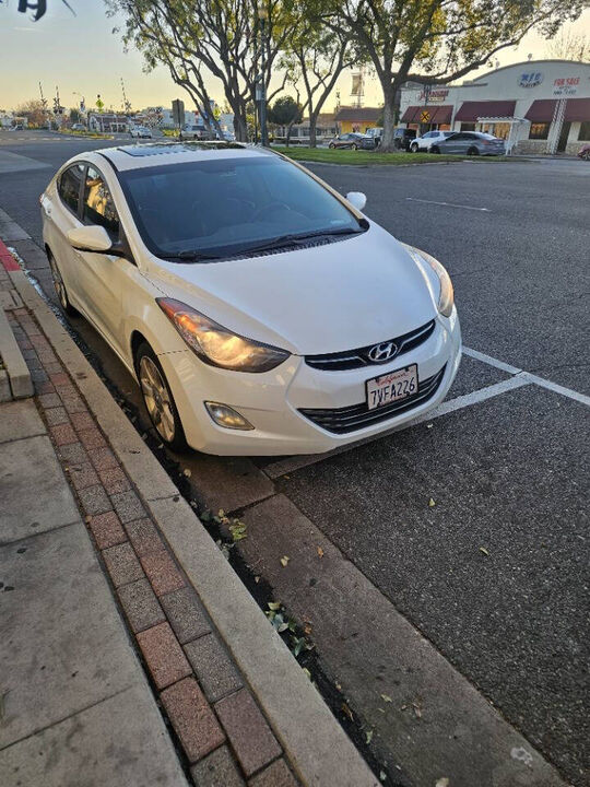 2012 HYUNDAI Elantra