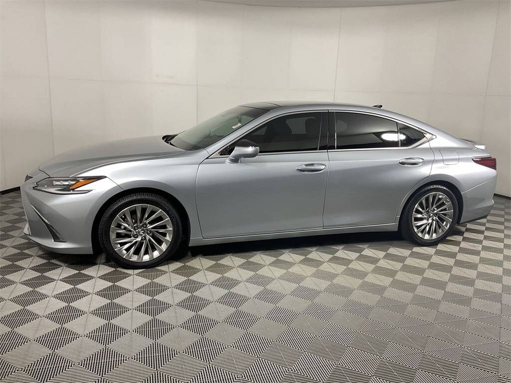 2022 LEXUS ES