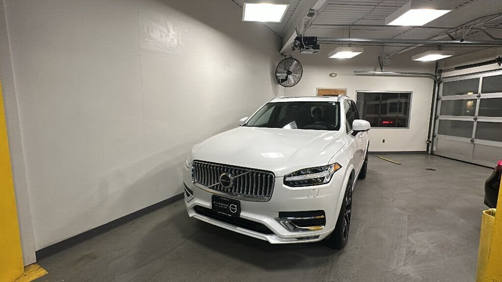 2023 VOLVO XC90