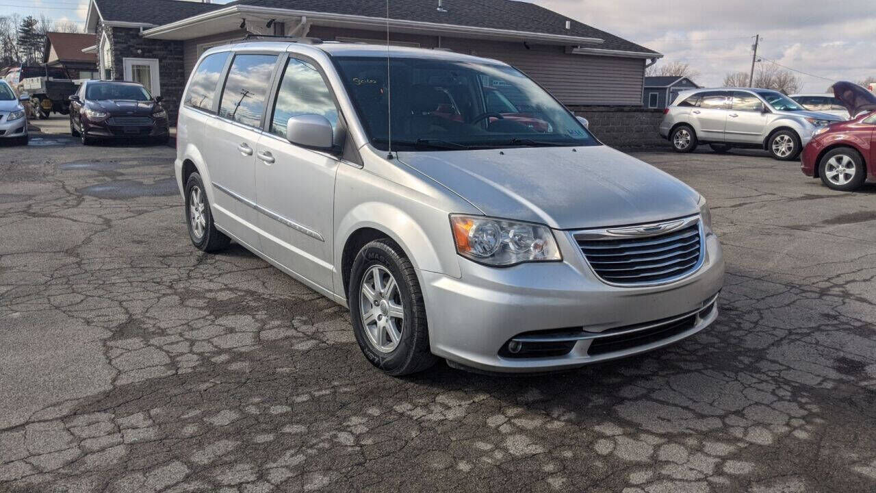 2012 CHRYSLER Town and Country