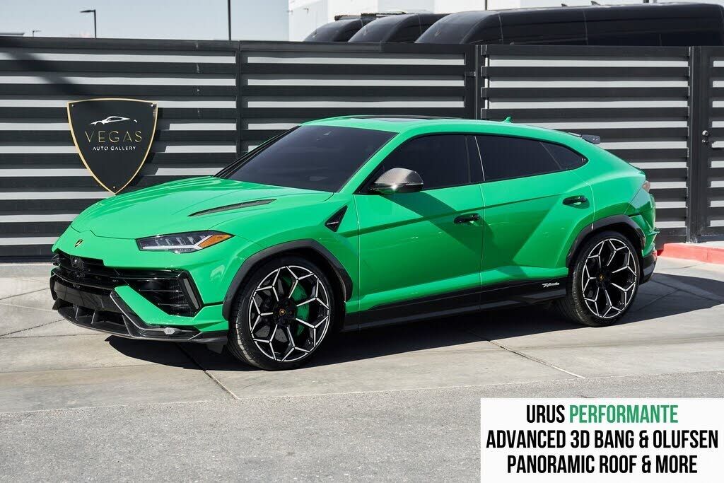 2024 LAMBORGHINI URUS