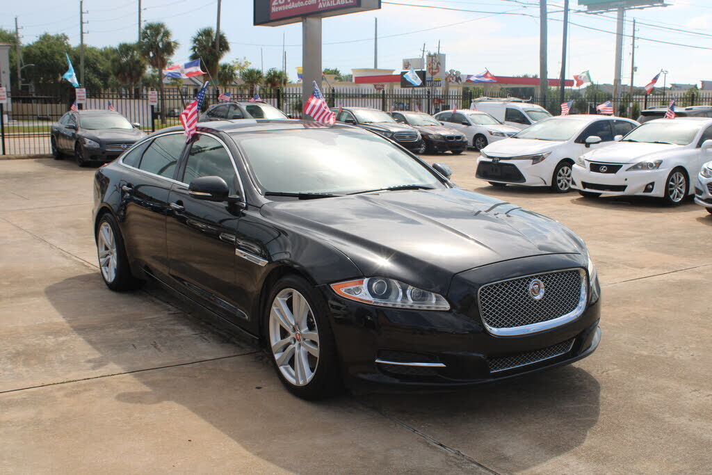 Jaguar XJ
