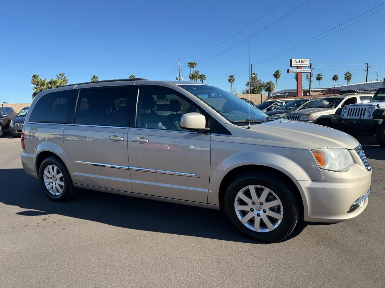 2014 CHRYSLER Town and Country