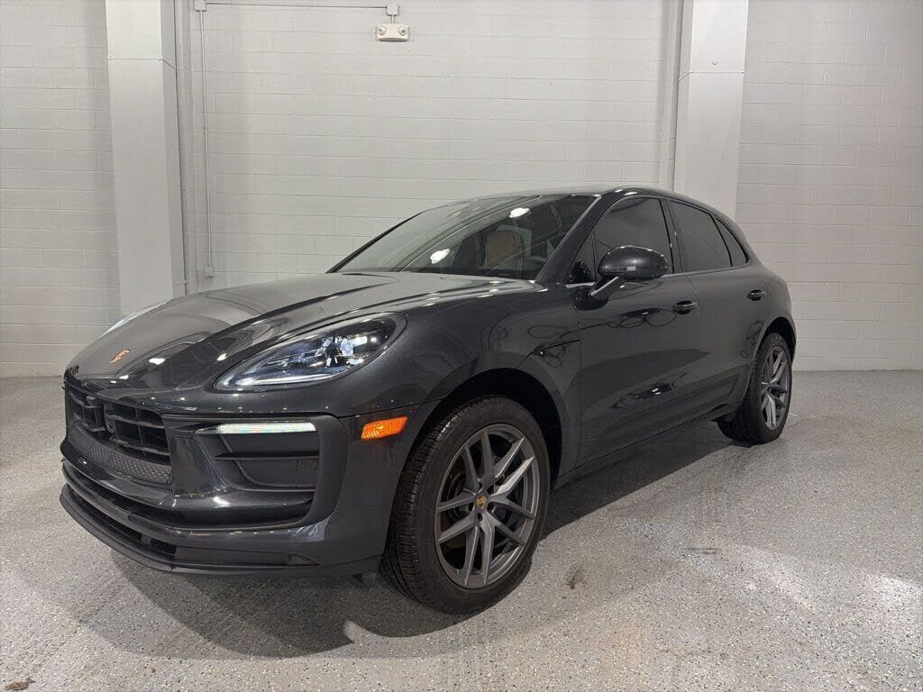 2026 PORSCHE Macan