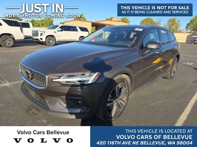 2025 VOLVO V60CC