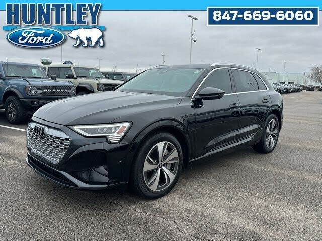2024 AUDI Q8