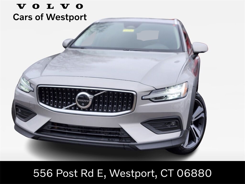2025 VOLVO V60CC