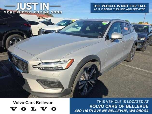 2025 VOLVO V60CC