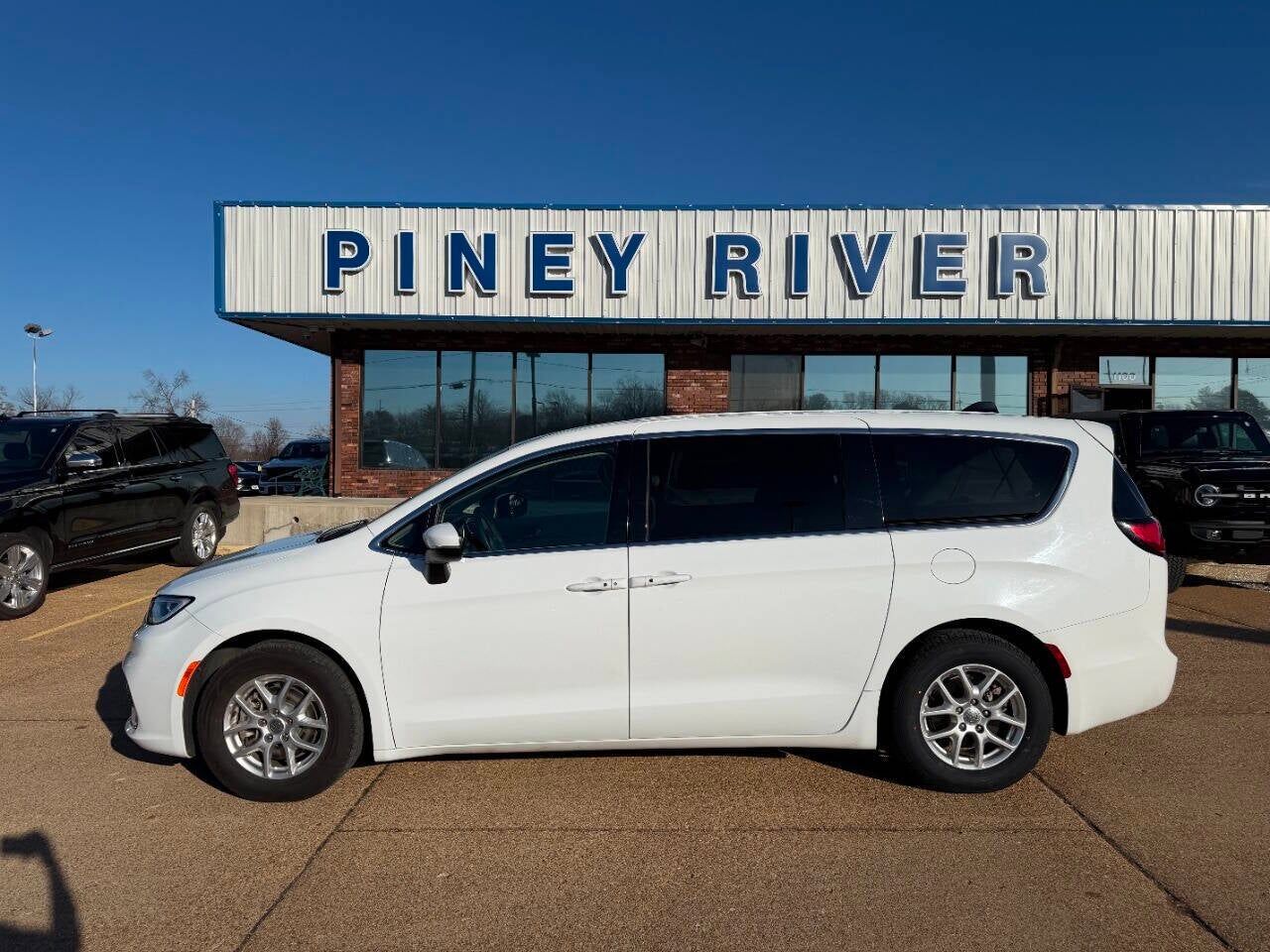 2023 CHRYSLER Pacifica