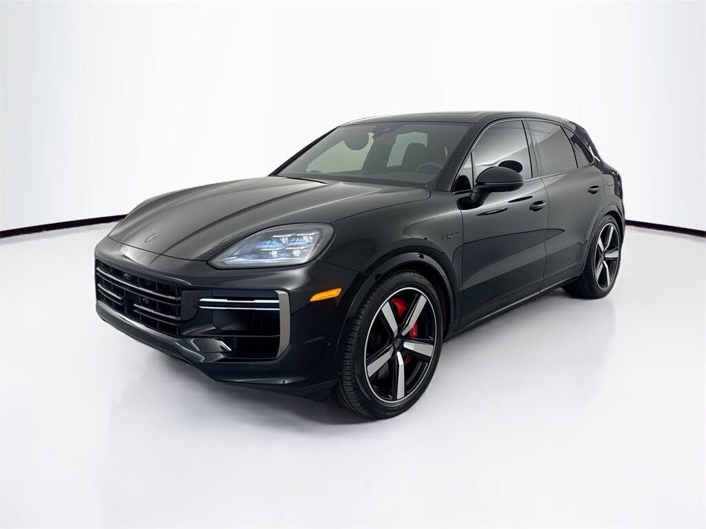 2025 PORSCHE Cayenne