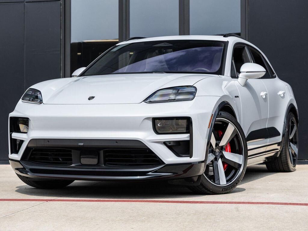 2025 PORSCHE Macan