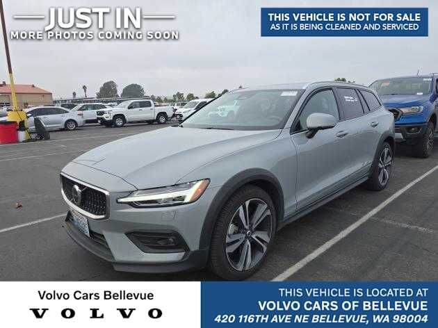 2025 VOLVO V60CC