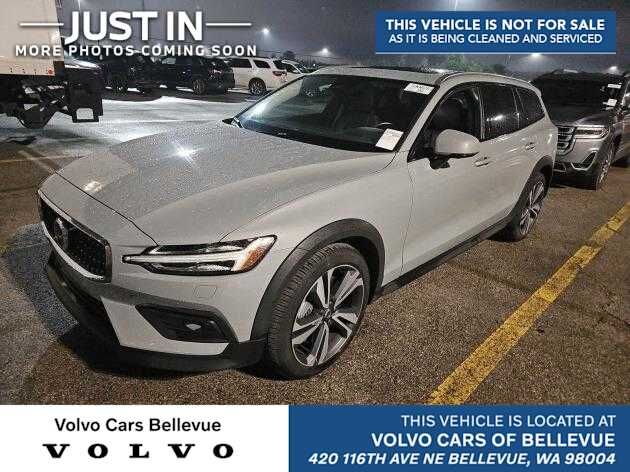 2025 VOLVO V60CC