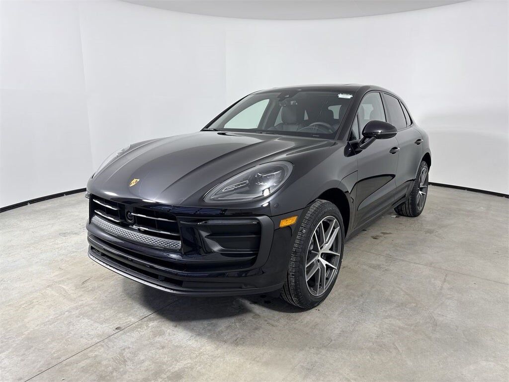 2026 PORSCHE Macan