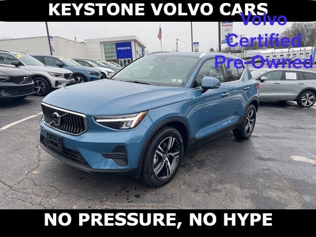2025 VOLVO XC40