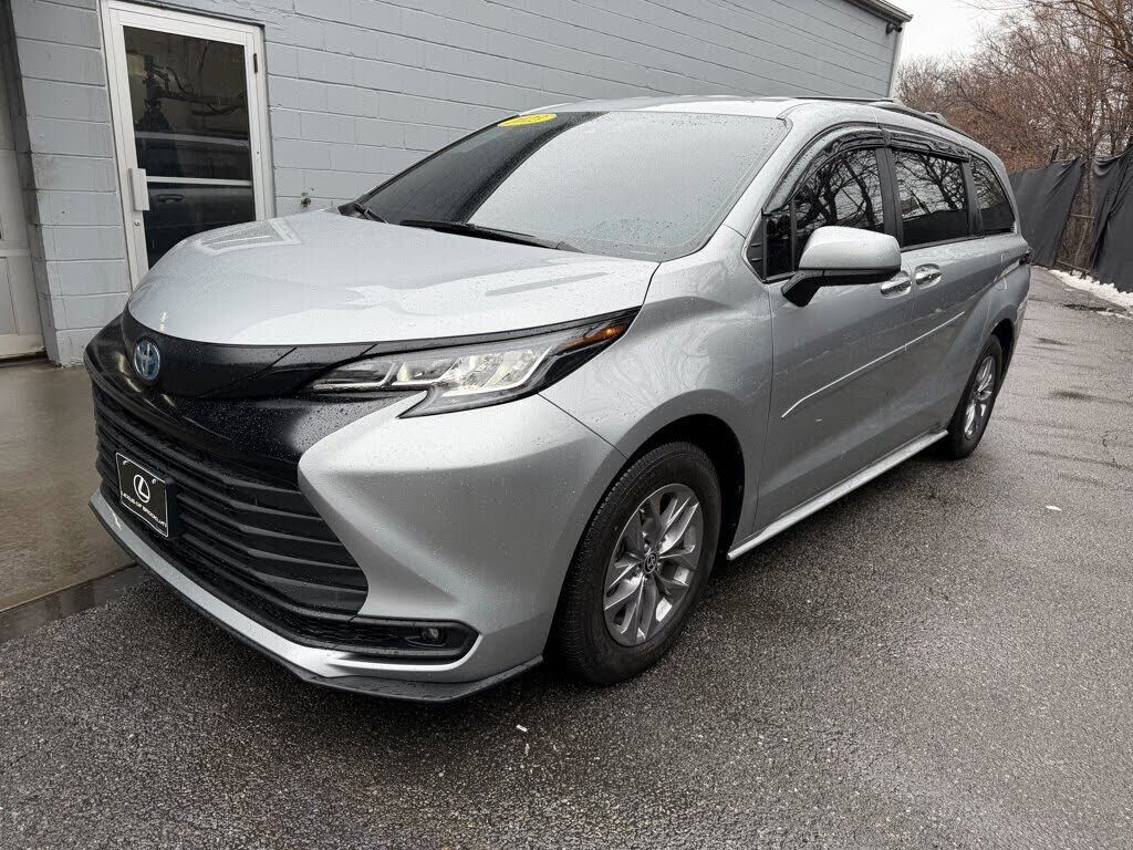 2023 TOYOTA Sienna