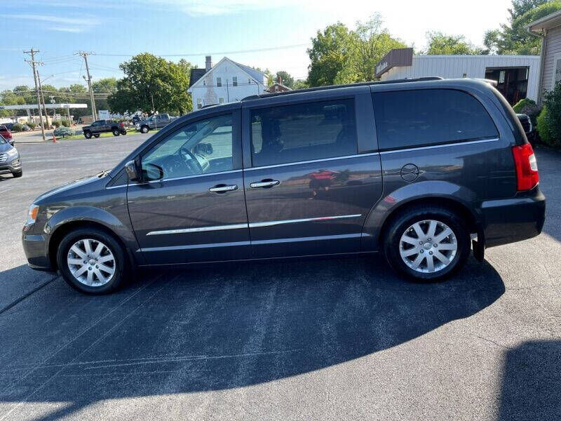 2015 CHRYSLER Town and Country