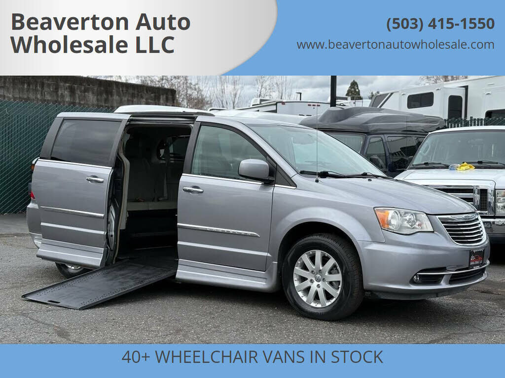 2015 CHRYSLER Town and Country