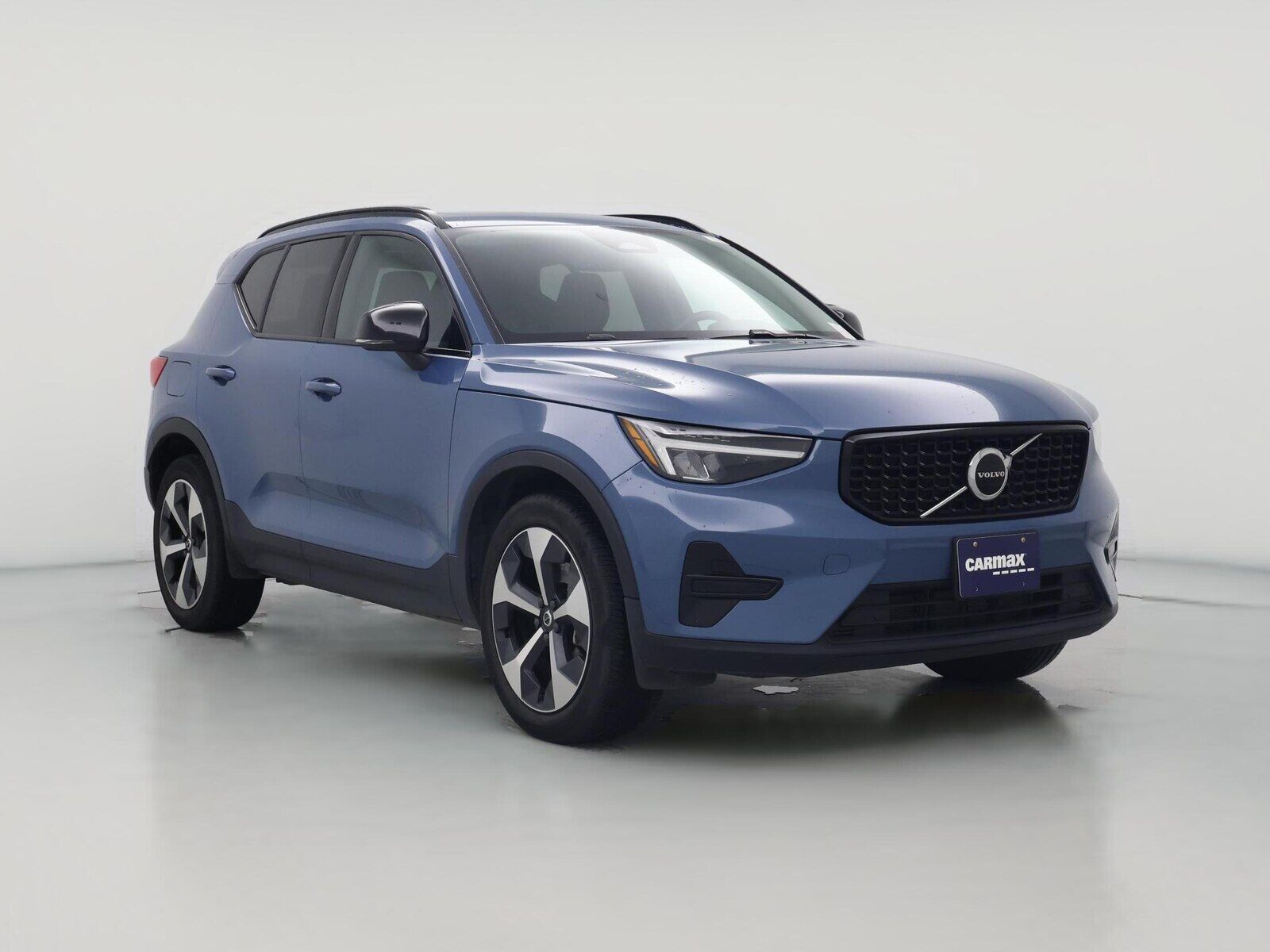 2024 VOLVO XC40