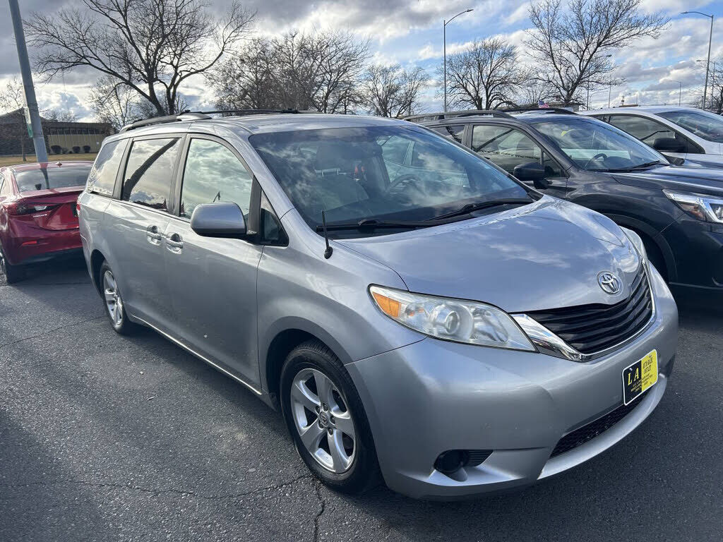 2012 TOYOTA Sienna