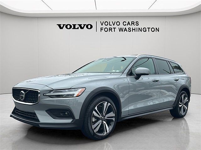 2025 VOLVO V60CC