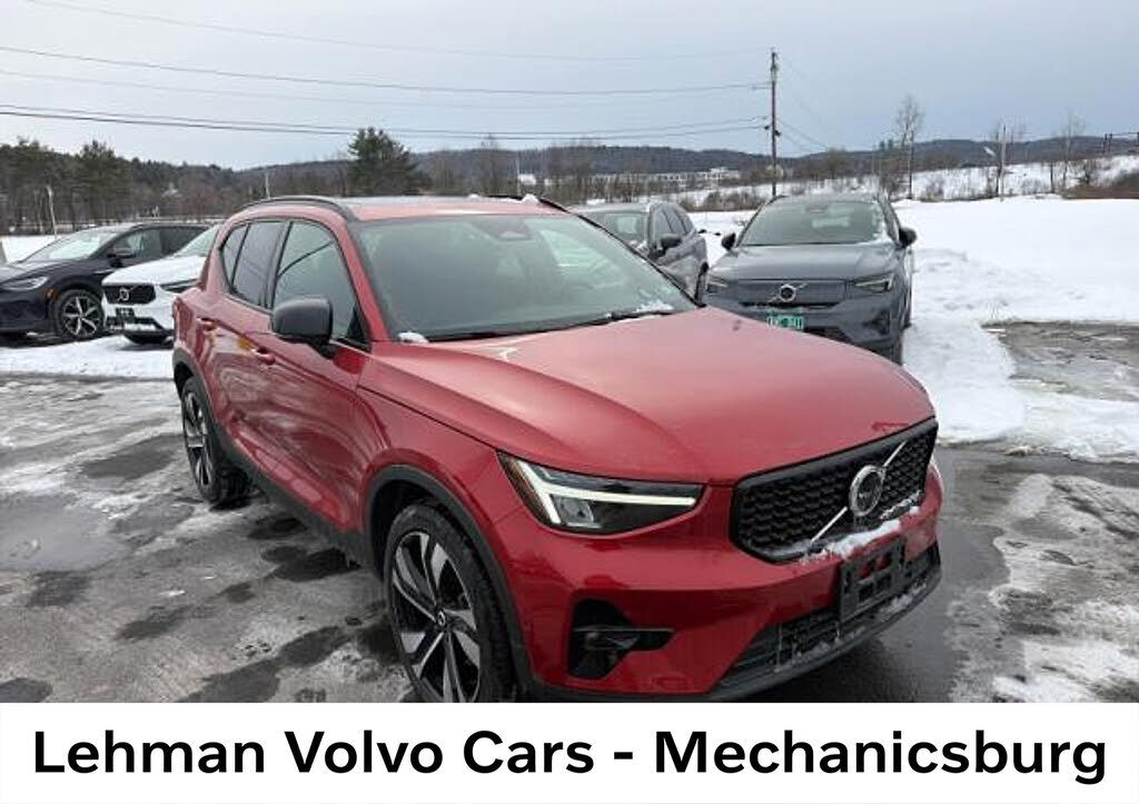 2023 VOLVO XC40