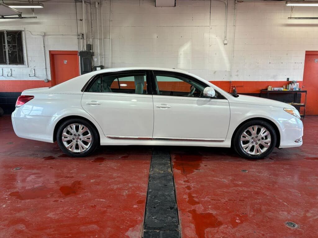 2012 TOYOTA Avalon