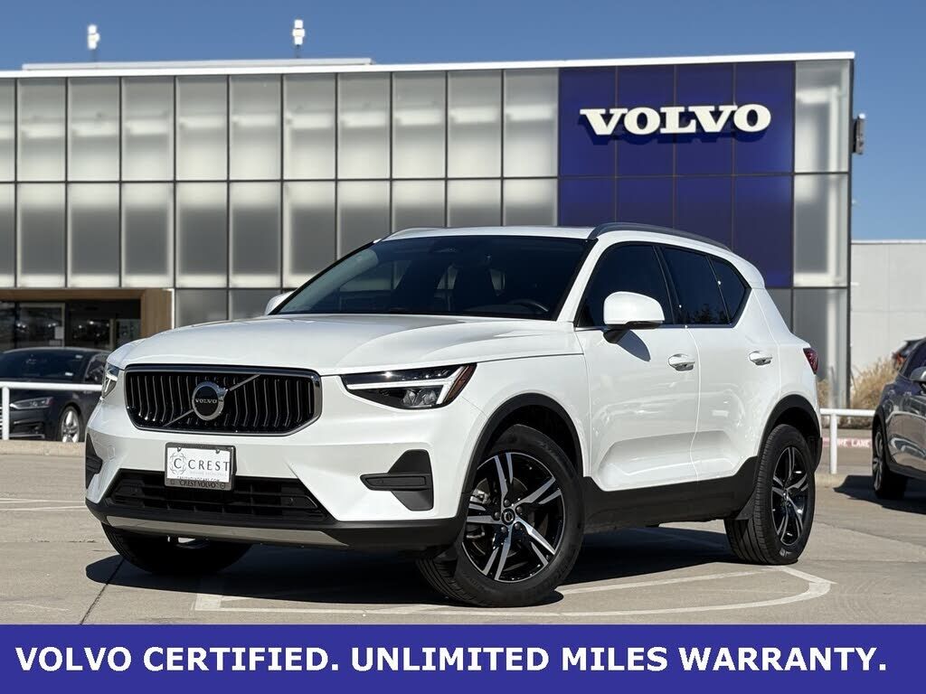 2025 VOLVO XC40